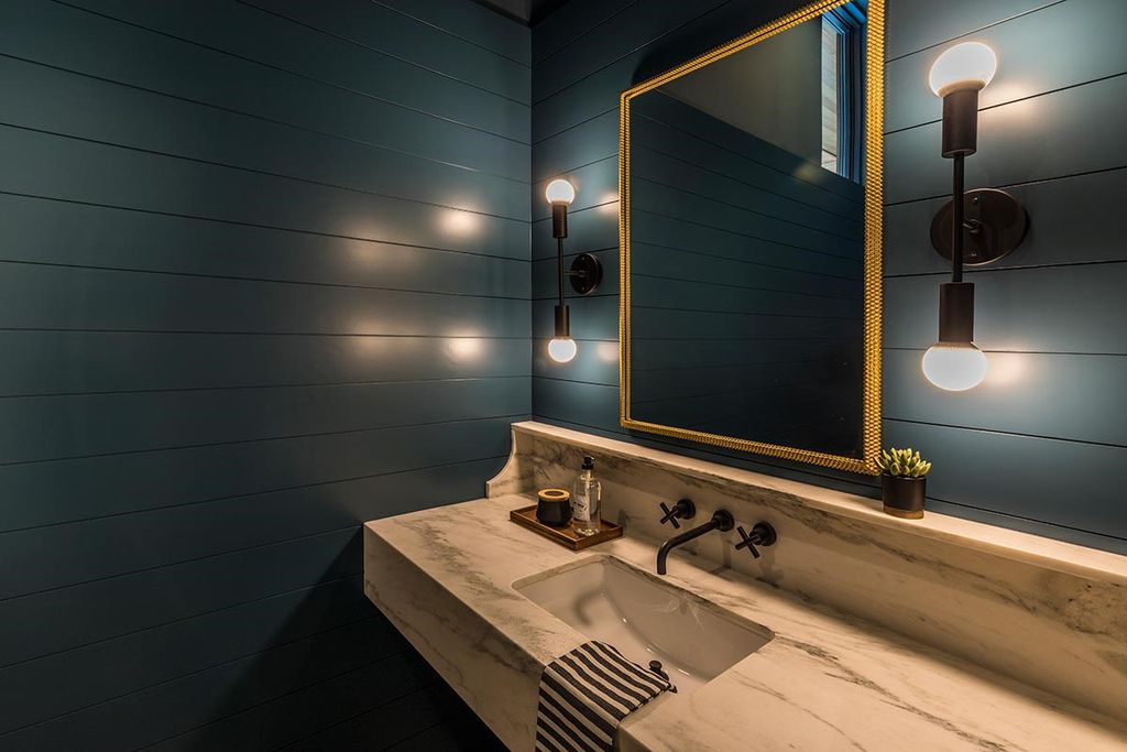 bath-shiplap